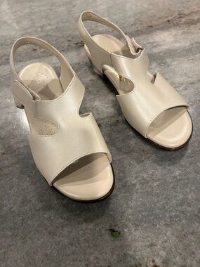 Women's SAS Pearl Bone  Slingback Comfort Sandals -7 1/2 Wide